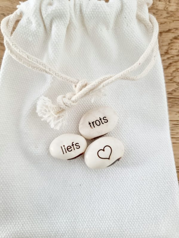 Zakje vol wensen "liefs,hartje,trots"